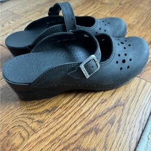 Dansko Merrie Oiled Black clogs